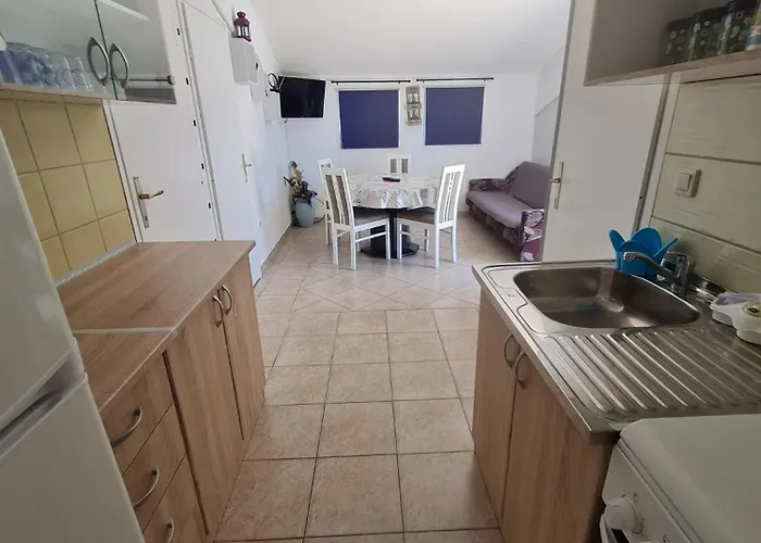 Iva Apartman *