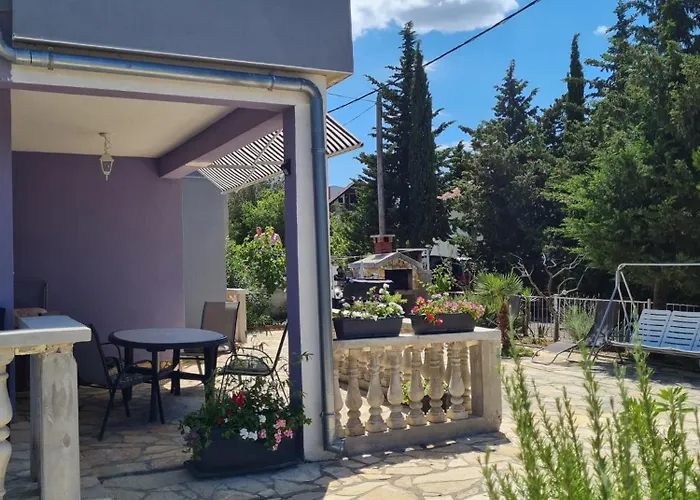 Iva Apartman *